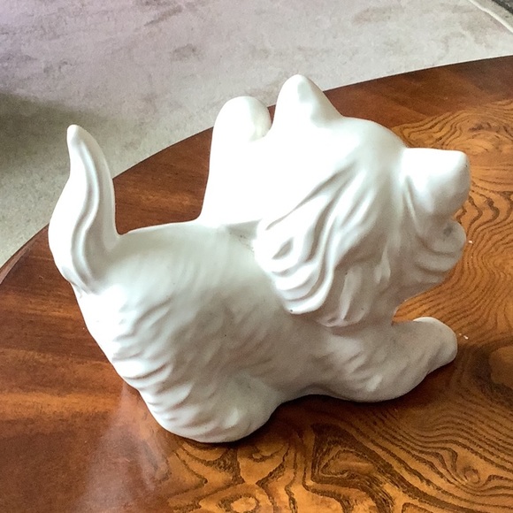 Ceramic lion statue white good details nice in your garden or you could … - Picture 4 of 5